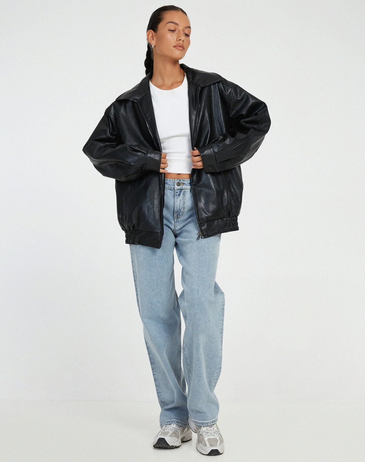 Leather Bomber Jacket ? Timeless Style with All-Day Comfort 4