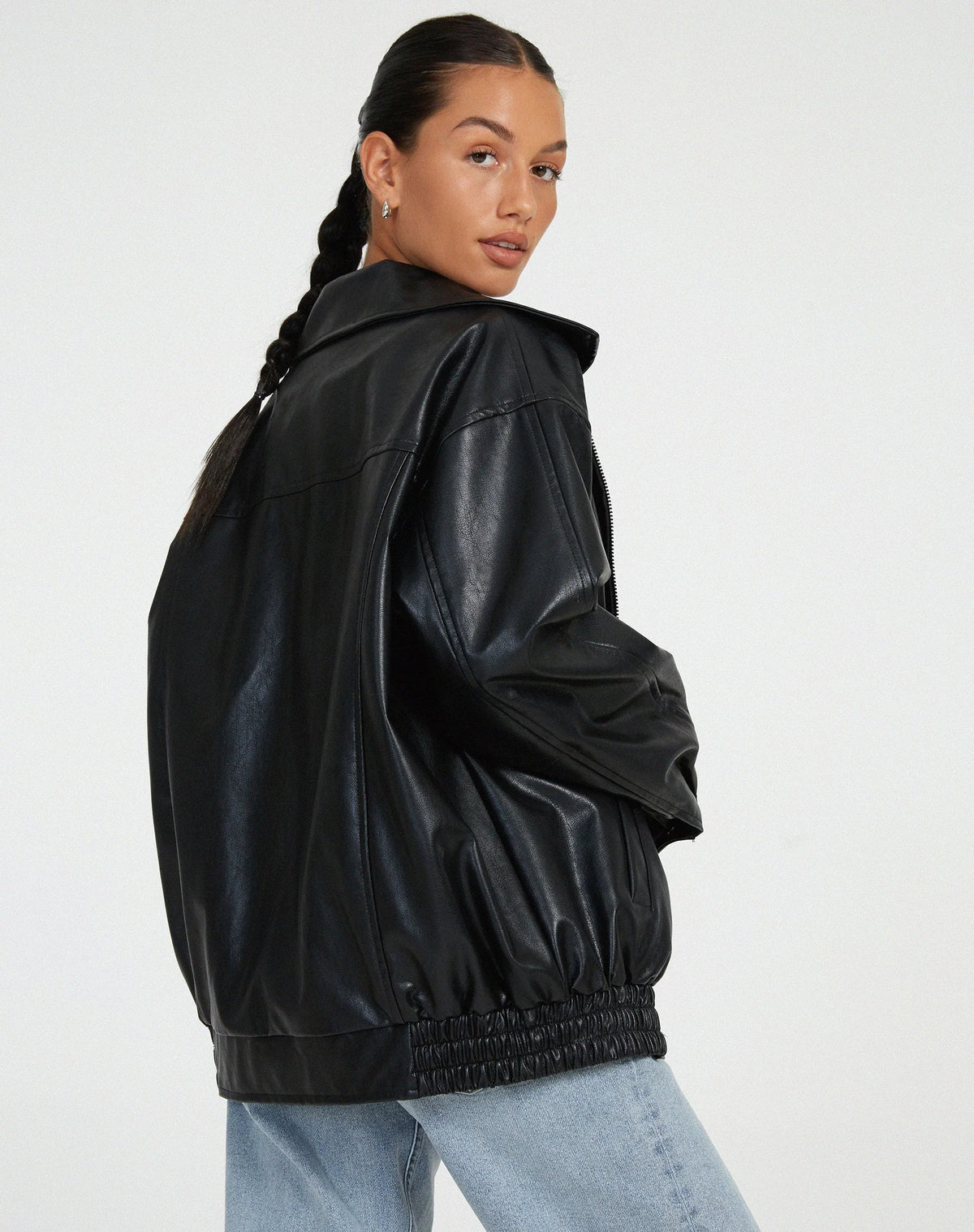 Leather Bomber Jacket ? Timeless Style with All-Day Comfort 7